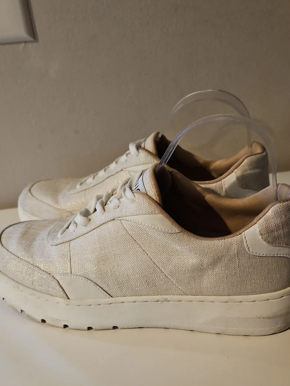 VIONIC ELSA CREAM TEXTURED CANVAS SNEAKERS SZ 9